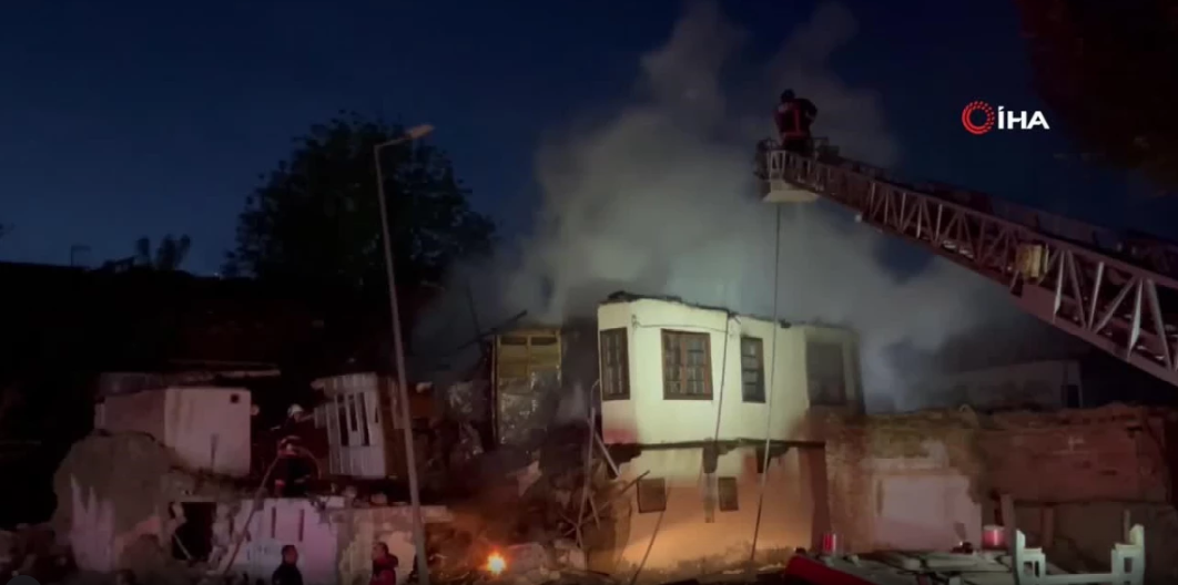 Malatya’da 2 katlı müstakil evde yangın