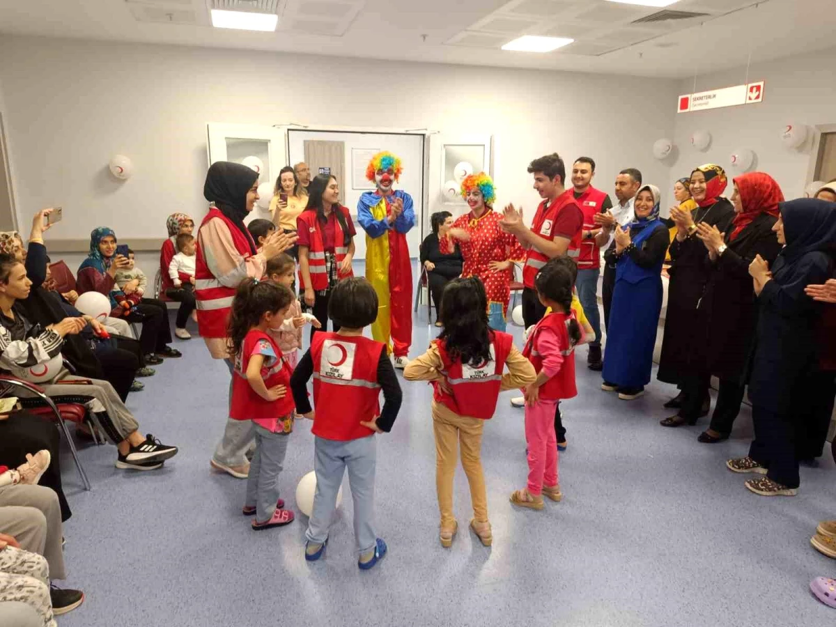Kızılay, Malatya’da Hastanede Tedavi Gören Çocuklara Özel Etkinlik Düzenledi